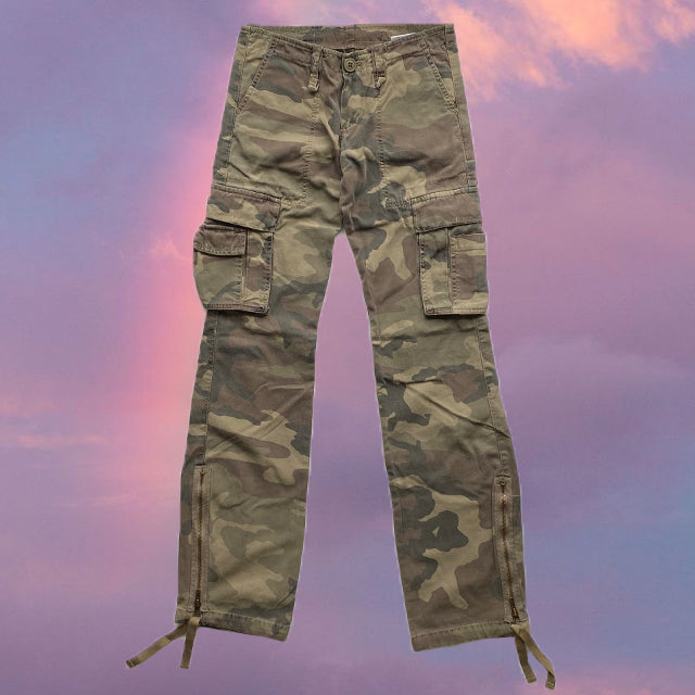 Vintage 90's Low Waist Camo Khaki Cargo Pants with Zip Detail (34 EU / UK 6 / US 2)