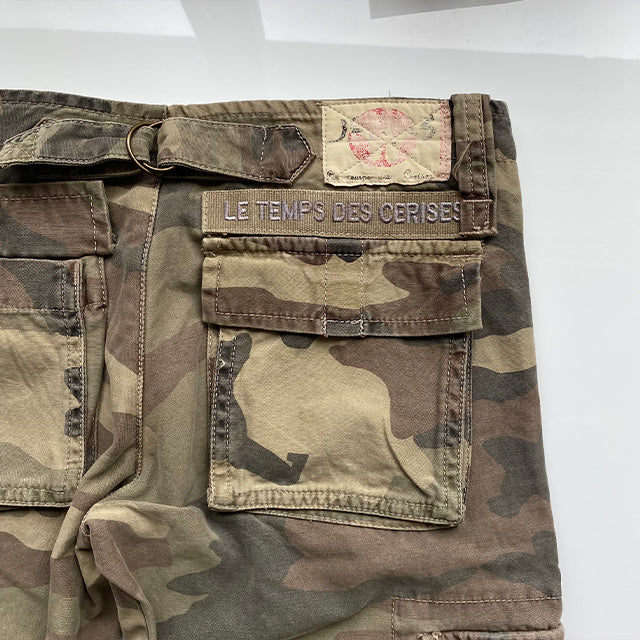 Vintage 90's Low Waist Camo Khaki Cargo Pants with Zip Detail (34 EU / UK 6 / US 2)