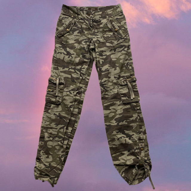 Vintage 90's Low Waist Camo Cargo Pants (XS)