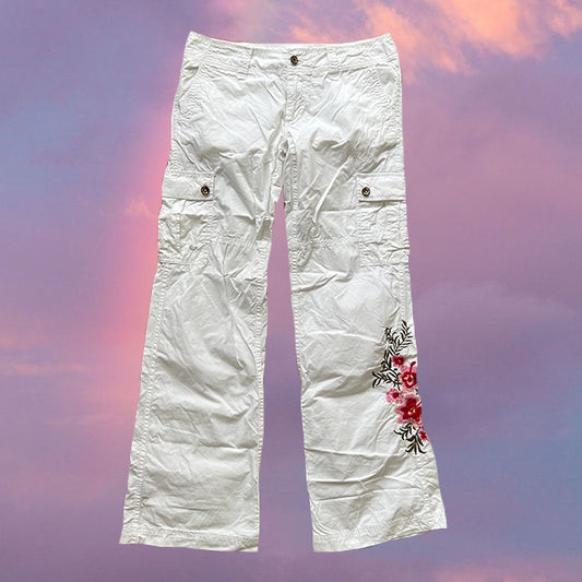 Vintage 90's Low Waist White Baggy Cargo Pants with Embroidered Flower (M)