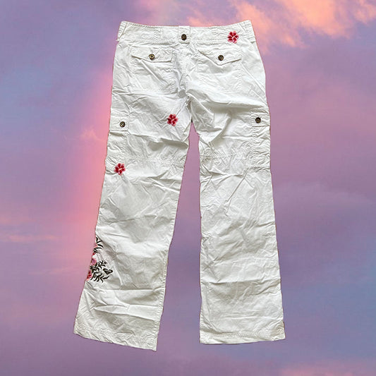 Vintage 90's Low Waist White Baggy Cargo Pants with Embroidered Flower (M)