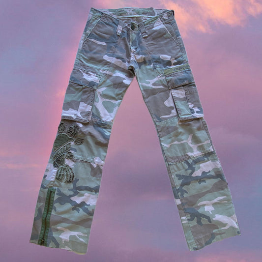 Vintage 90's Low Waist Camo Baggy Cargo Pants (34 EU / 6 UK / 2 US)