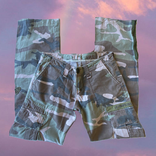 Vintage 90's Low Waist Camo Baggy Cargo Pants (34 EU / 6 UK / 2 US)