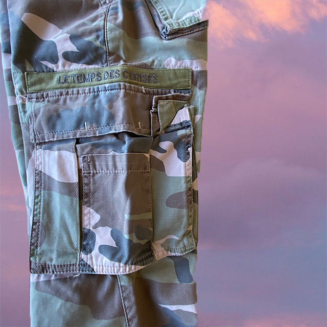 Vintage 90's Low Waist Camo Baggy Cargo Pants (34 EU / 6 UK / 2 US)