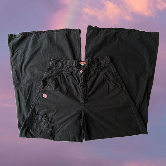 Vintage 90's Skater Killah Black Cargos with Extra Wide Legs (36 EU/8 UK/4 US)