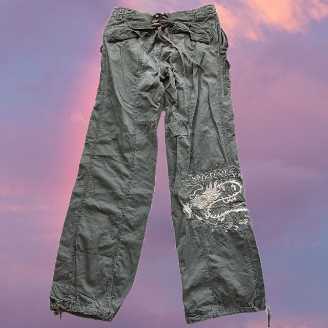 Vintage Y2K Low Waist Green Cargo Pants with Dragon Embroidery (36 EU / 8 UK / 4 US)