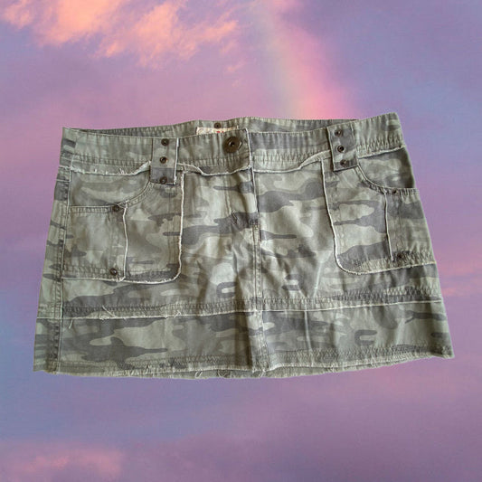 Vintage 90's Camo Cargo Mini Skirt (34 EU / UK 6 / US 2)