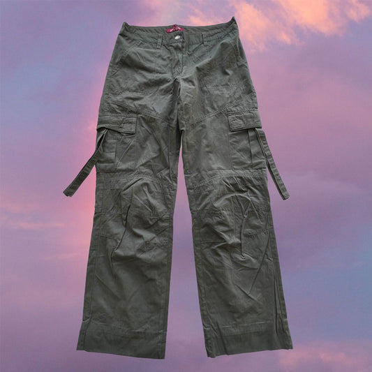 Vintage 90’s Low Waist OIive Green Cargo Pants (36 EU / 8 UK / 4 US)