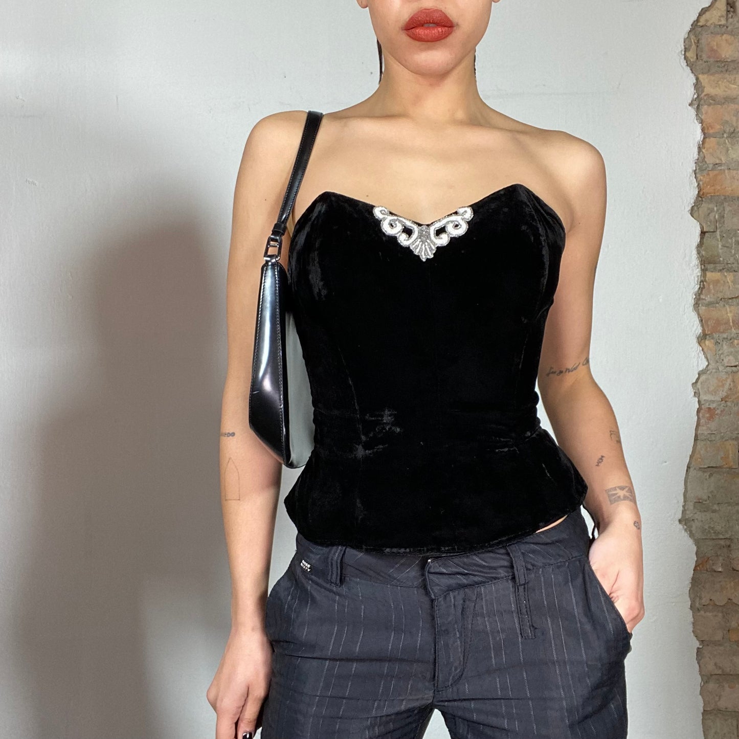 Vintage 90's Romantic Black Velvet Corset Top with Neckline Detail (S) –  Michelle Tamar