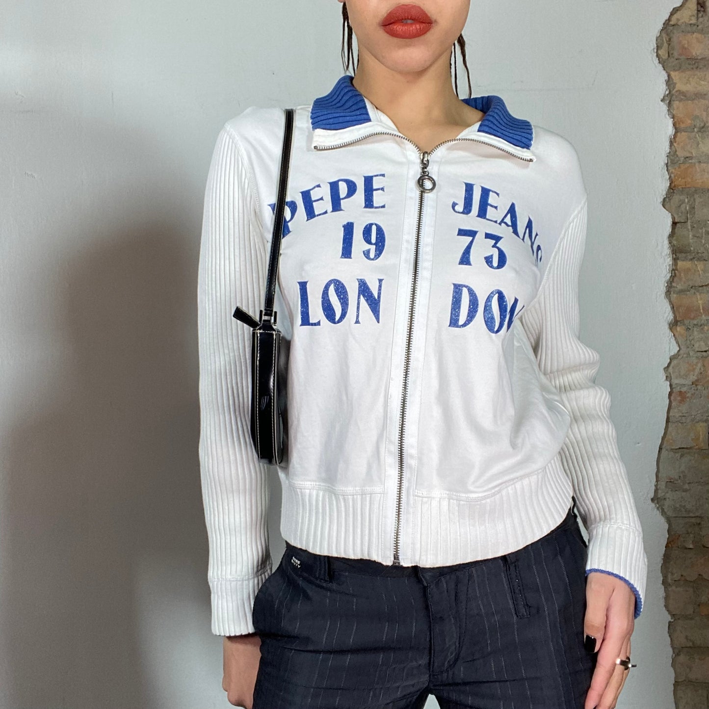 Vintage 90's pepe jeans White Zipper Sweatshirt with Blue Logo Print (M)