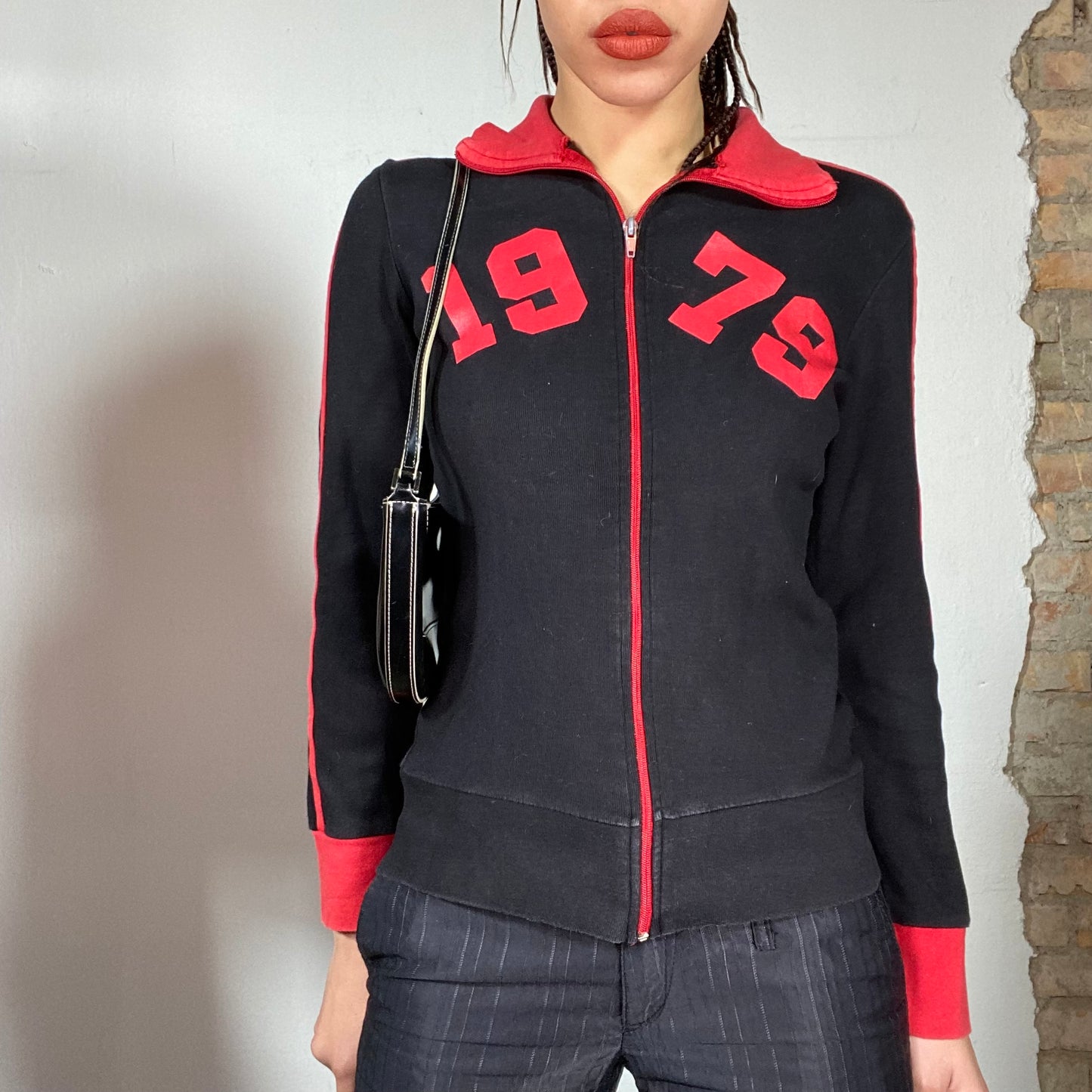 Vintage 90's Sporty Black Zip Up Sweater with red Details an '1979' Print (M)