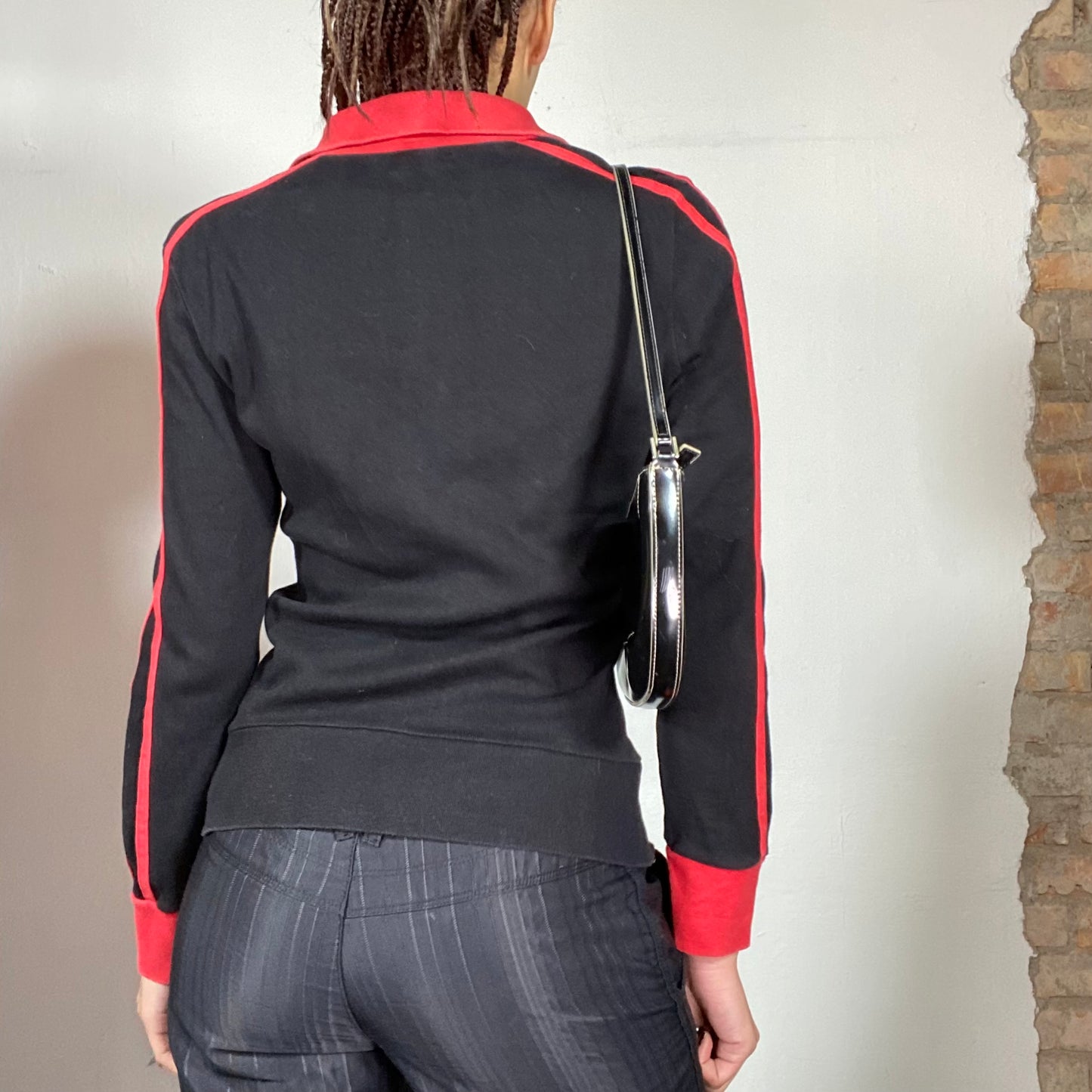 Vintage 90's Sporty Black Zip Up Sweater with red Details an '1979' Print (M)