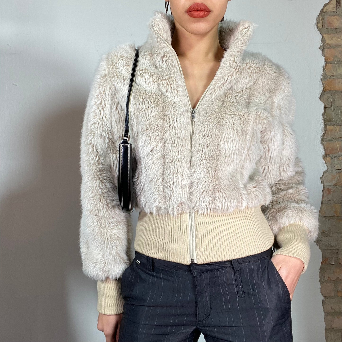 Vintage 2000's Model Off Duty Beige Short Faux Fur Jacket (S)