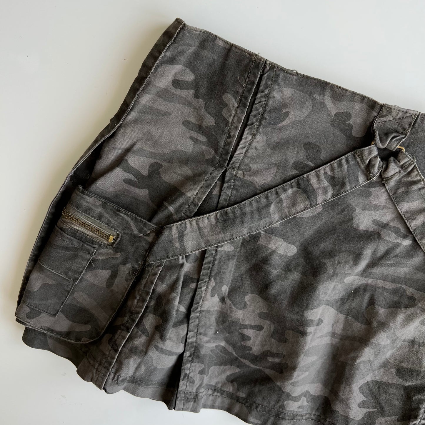 Vintage 90's Rave Grunge Camo Cargo Mini Skirt (38 EU / UK 10 / US 6)