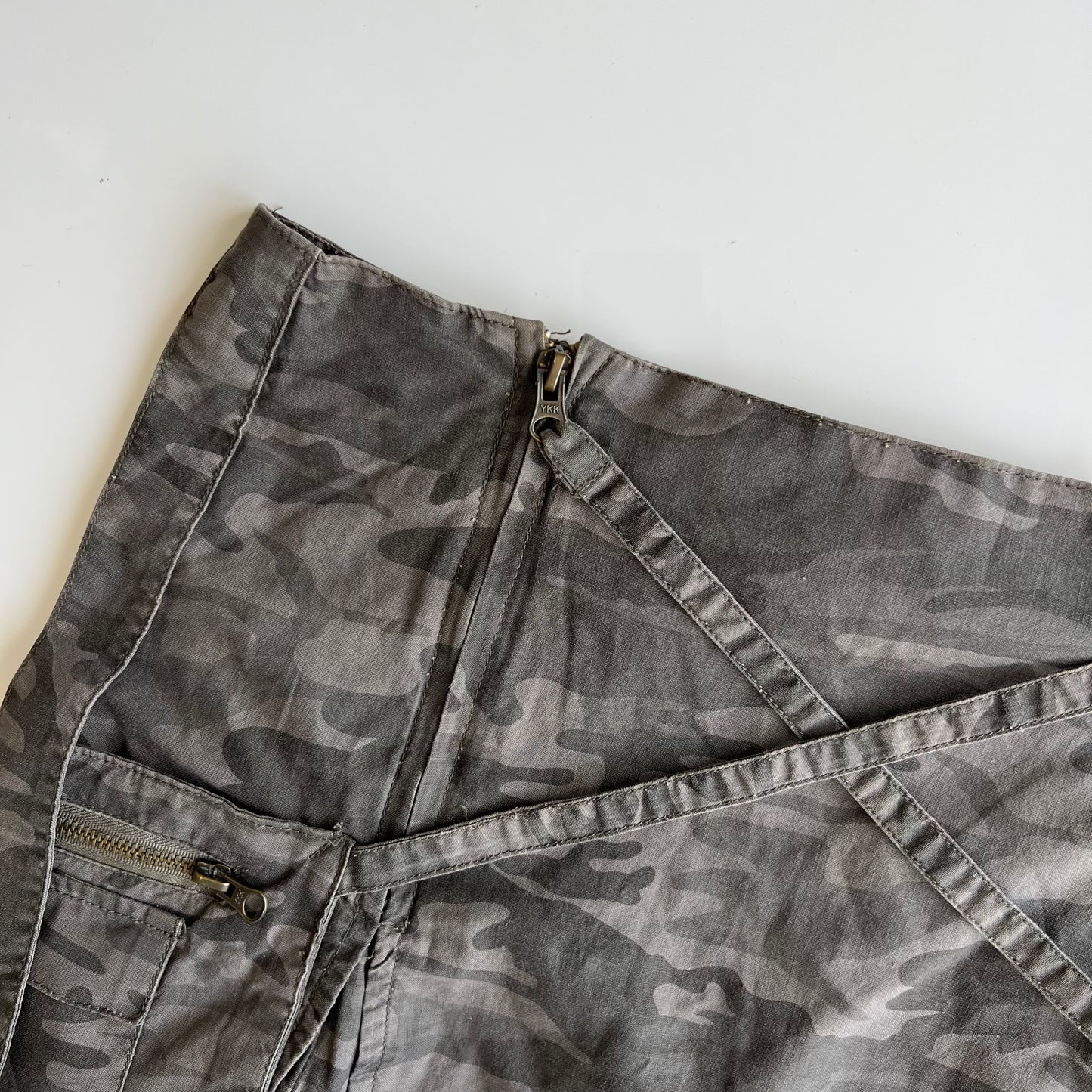 Vintage 90's Rave Grunge Camo Cargo Mini Skirt (38 EU / UK 10 / US 6)