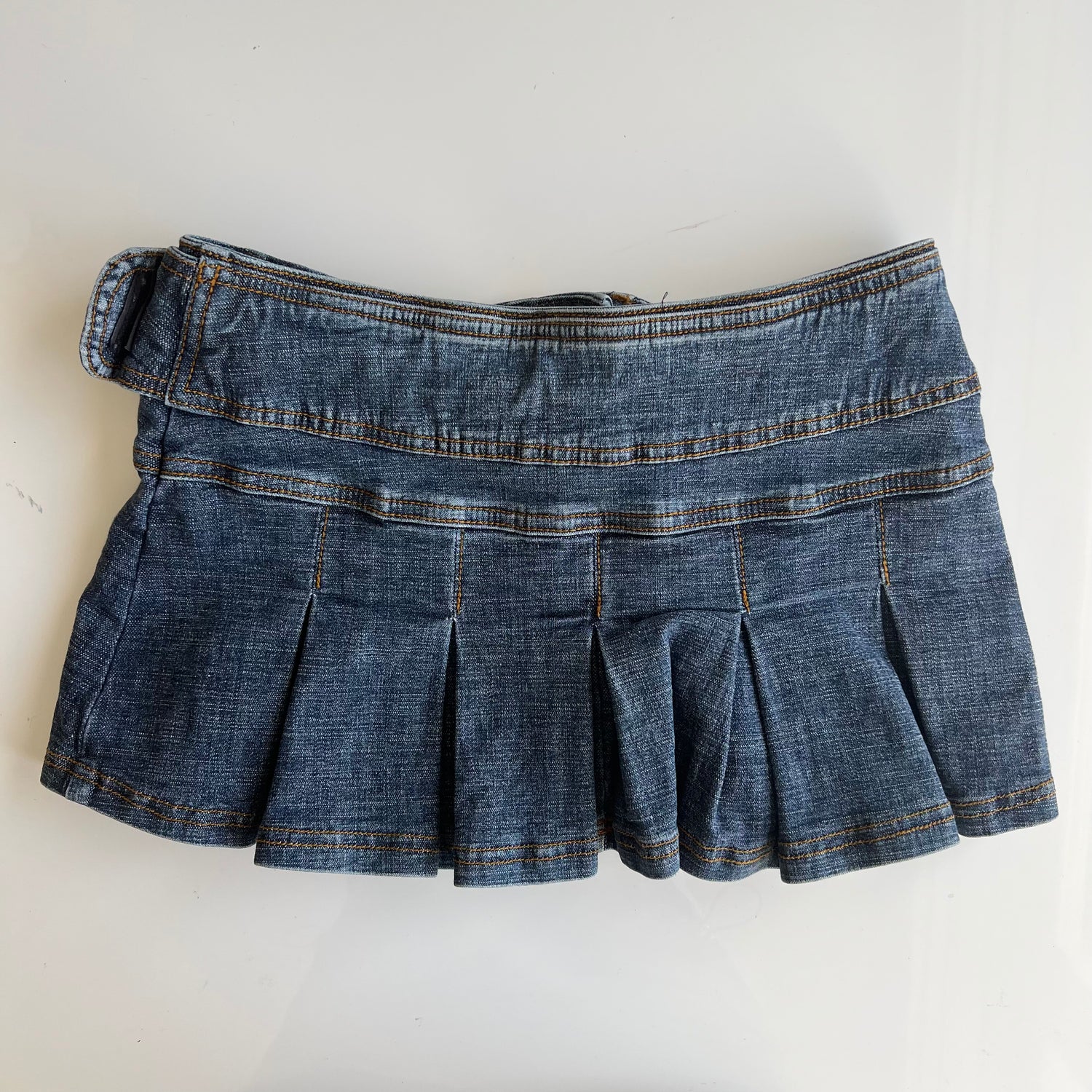 Denim pleated 90s/y2k mini skirt!  Y2k mini skirt, Mini skirts, Skirts