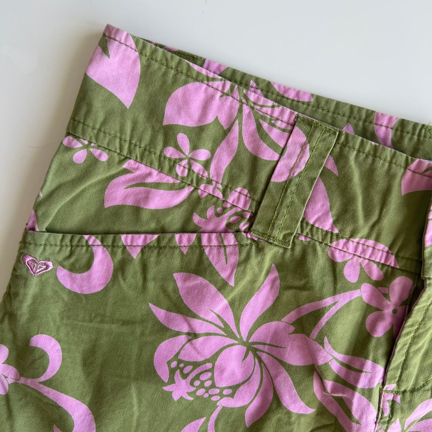 Vintage 90's Summer Green Cargo Mini Skirt with Pink Hibiscus Print (36 EU / UK 8 / US 4)