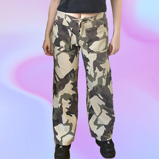 Vintage 90's Bratz Low Waisted Camo Baggy Pants