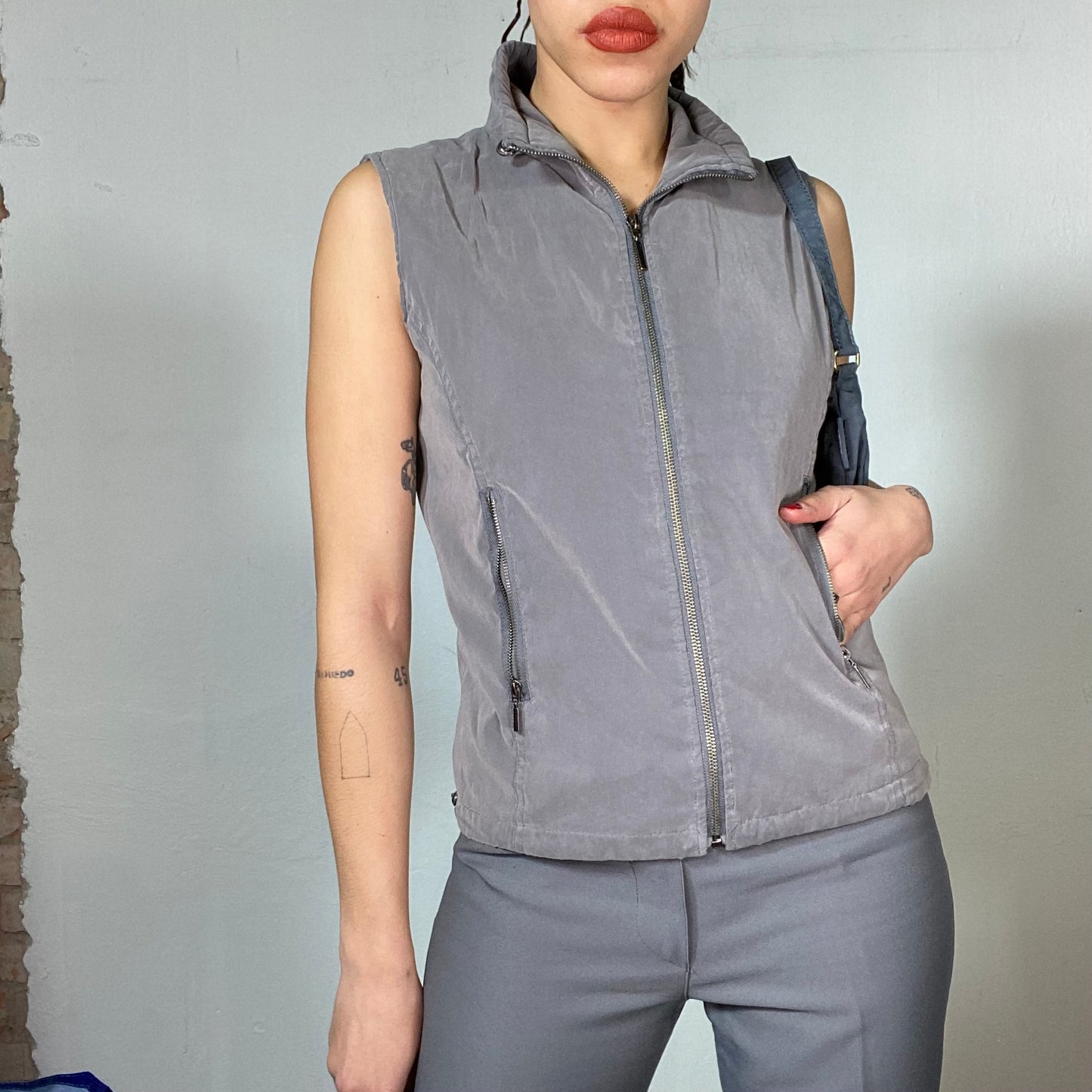 Vintage 2000's Techwear Grey Vest with Zipper and Waist Toggles (S)