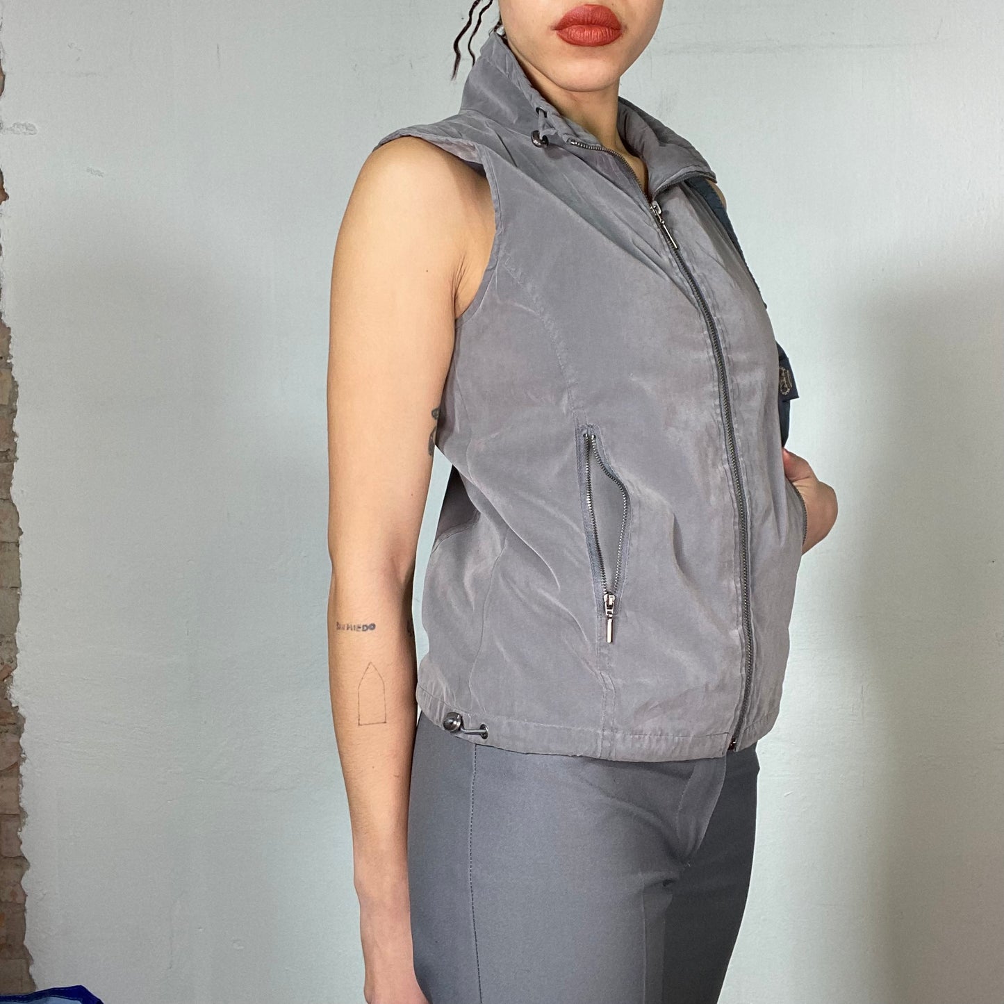 Vintage 2000's Techwear Grey Vest with Zipper and Waist Toggles (S)