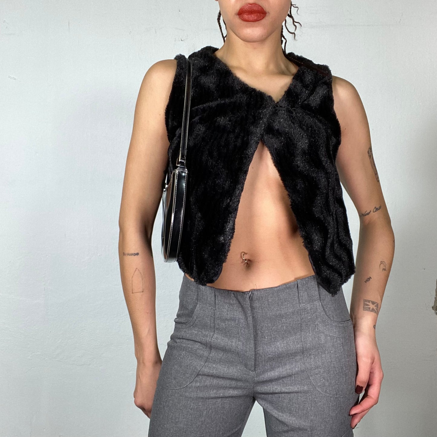 Vintage 90's Funky Black Faux Fur Vest with Wavy Texture (XS/S)