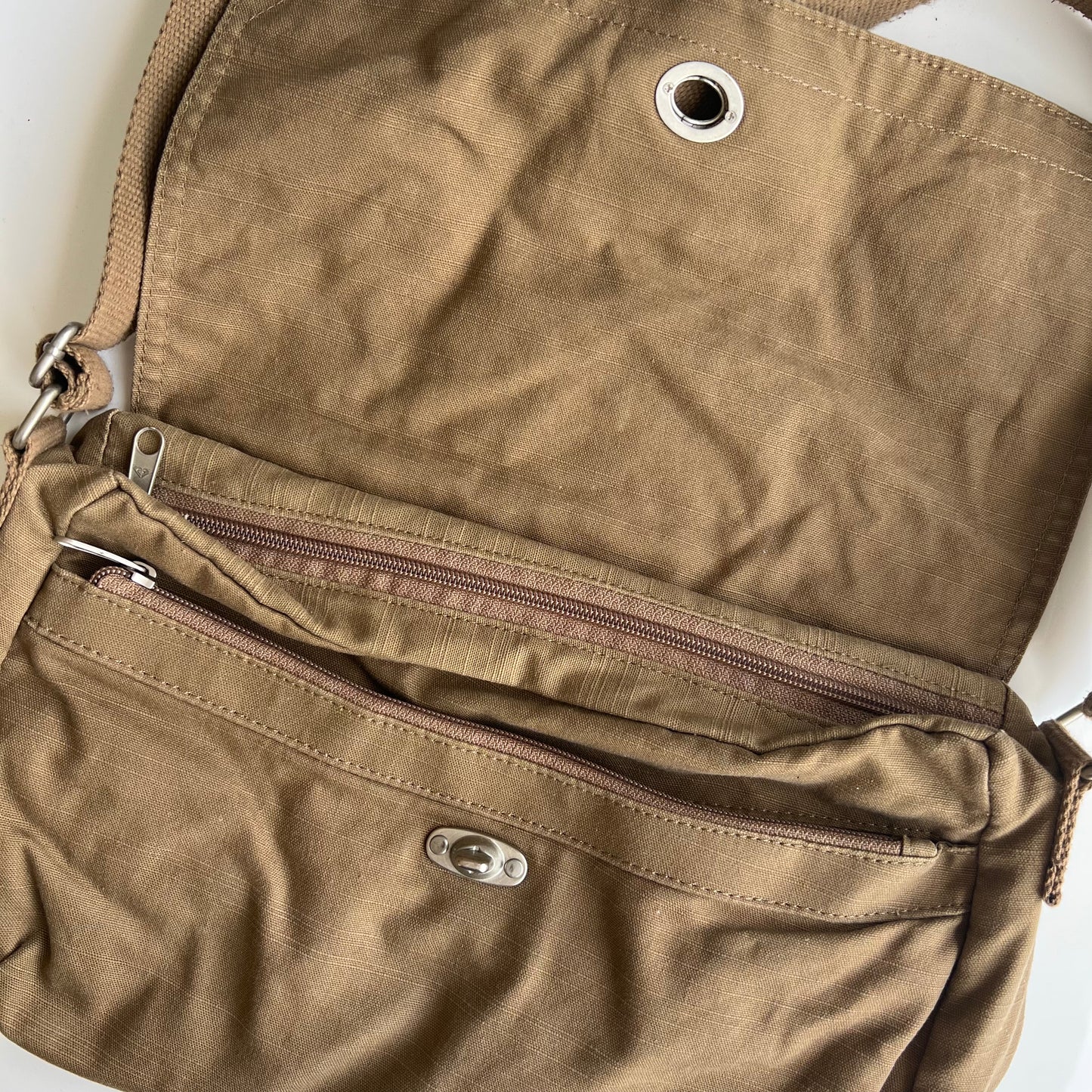 Vintage 90's Grunge Tan Messenger Crossbody Bag