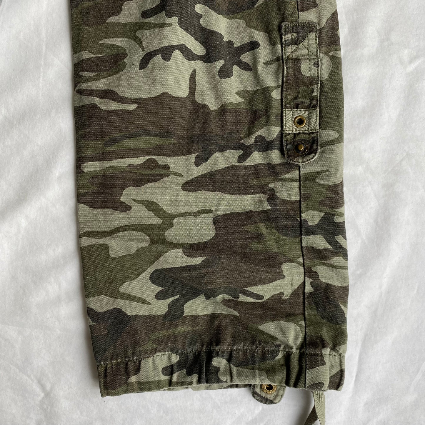 Vintage 90's Low Waist Camo Cargo Pants (XS)