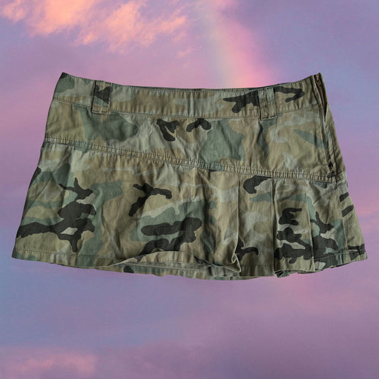 Vintage Y2K Camo Pleated Low Waist Mini Skirt (36 EU / UK 8 / US 4)