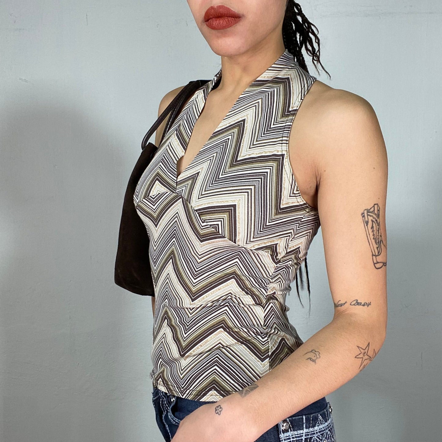 Vintage 90's Model Off Duty Beige V-Neck Top with ZigZag Print (S)