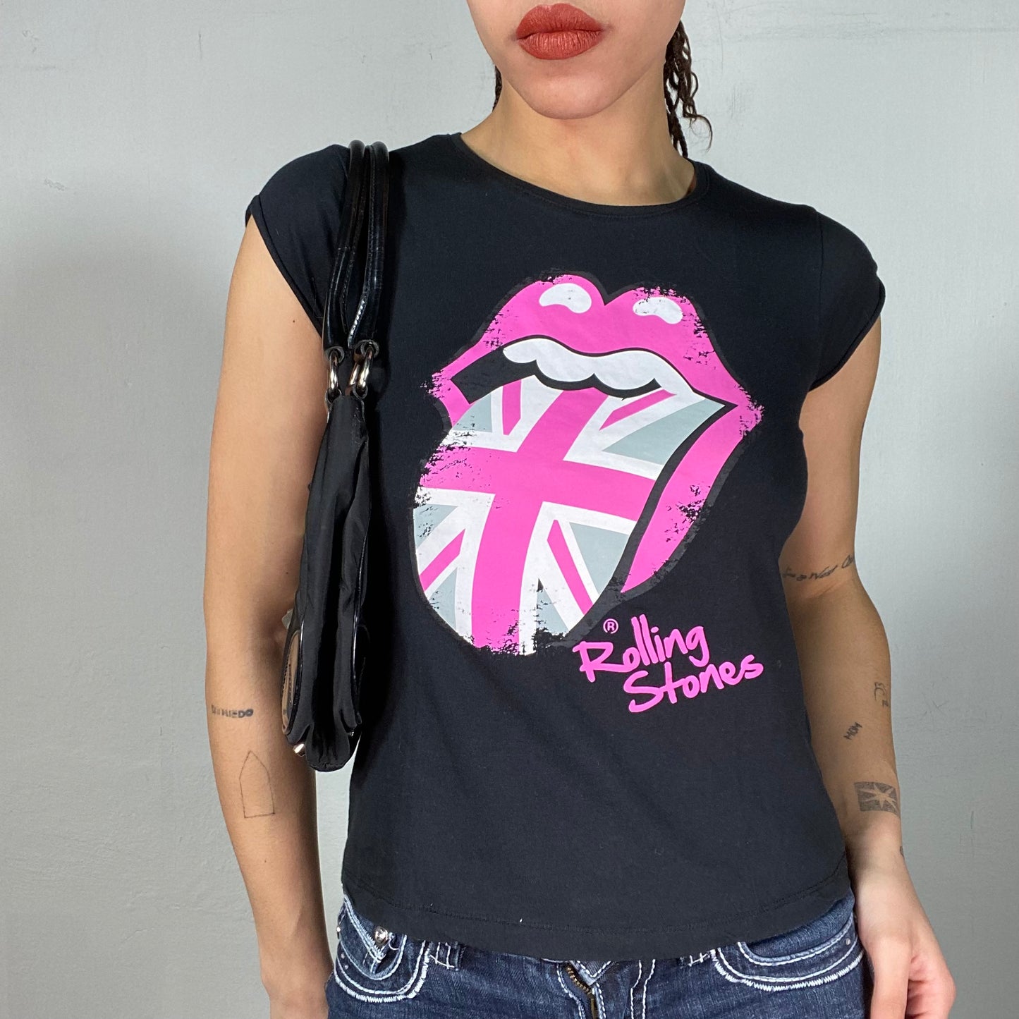 Vintage 2000's Rolling Stones Black Shirt with Pink Lip Logo Print (XS/S)