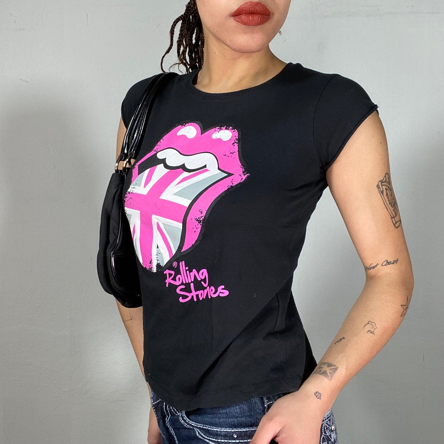 Vintage 2000's Rolling Stones Black Shirt with Pink Lip Logo Print (XS/S)