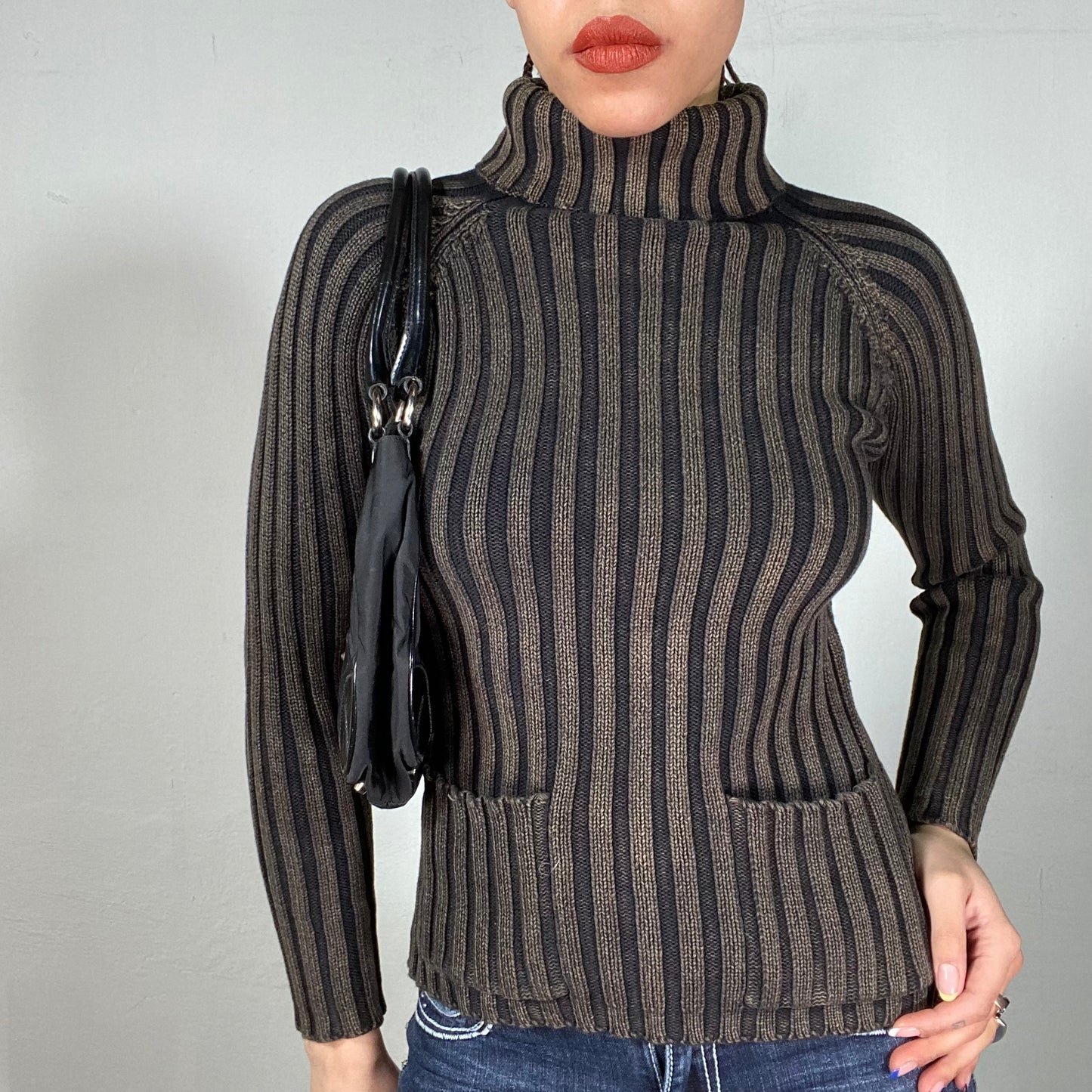 Vintage 90's Grunge Black and Brown Ribbed Knit Sweater with Front Pockets (XS)