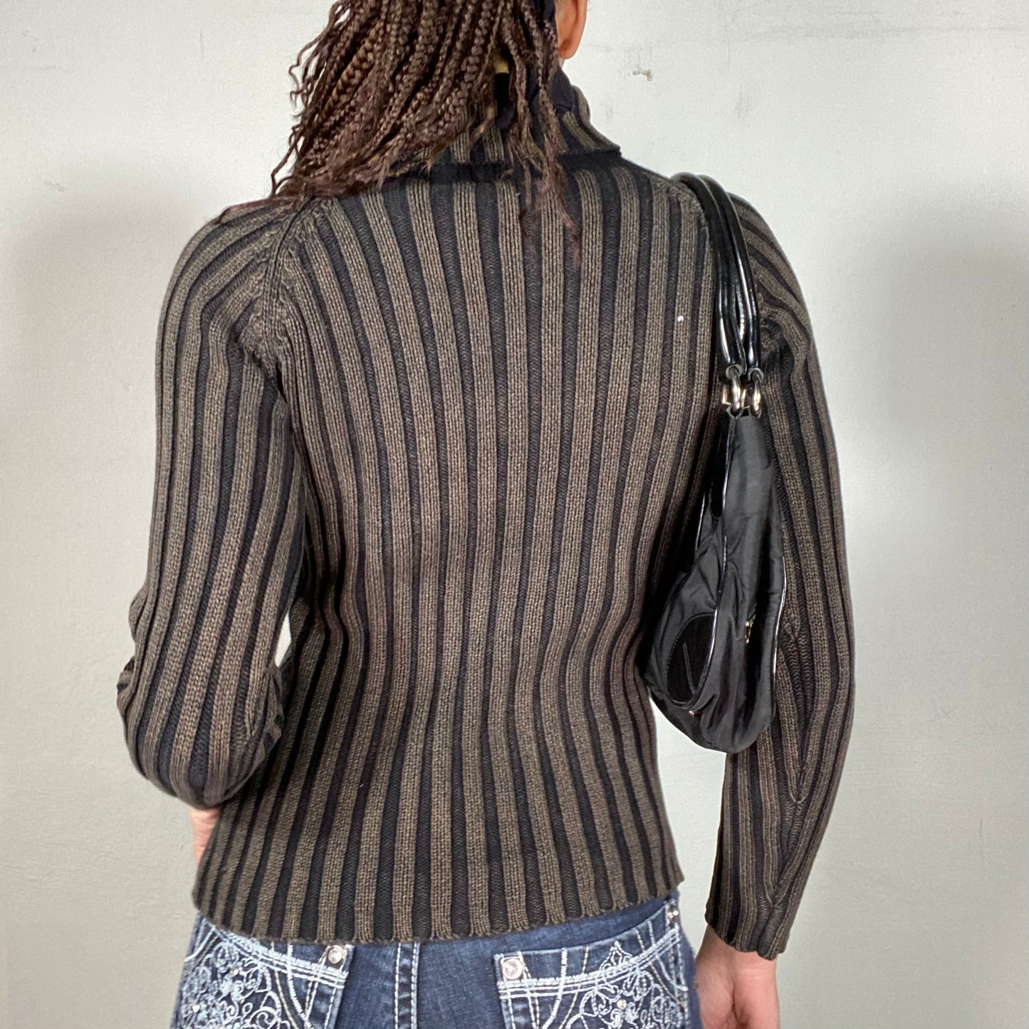 Vintage 90's Grunge Black and Brown Ribbed Knit Sweater with Front Pockets (XS)