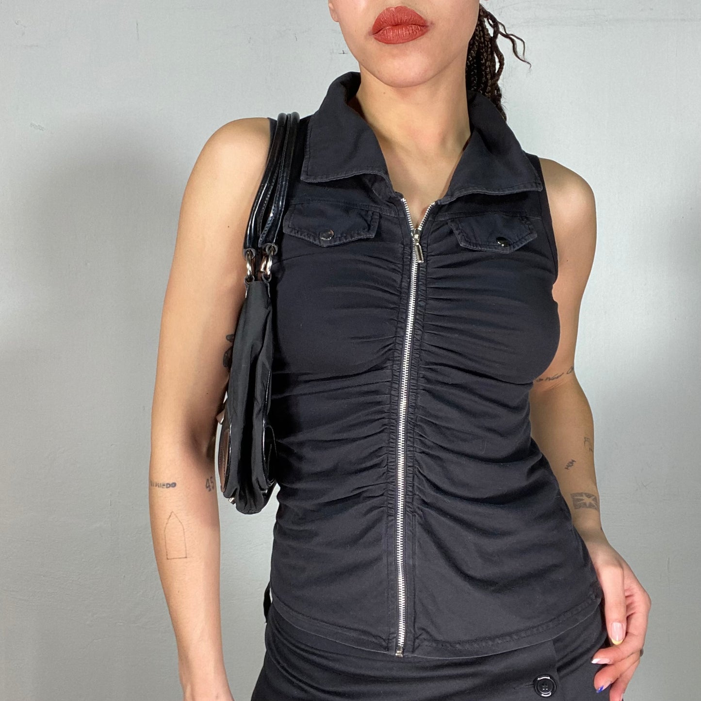 Vintage 2000's Model Off Duty Black Sleeveless Zipper Blouse (S)