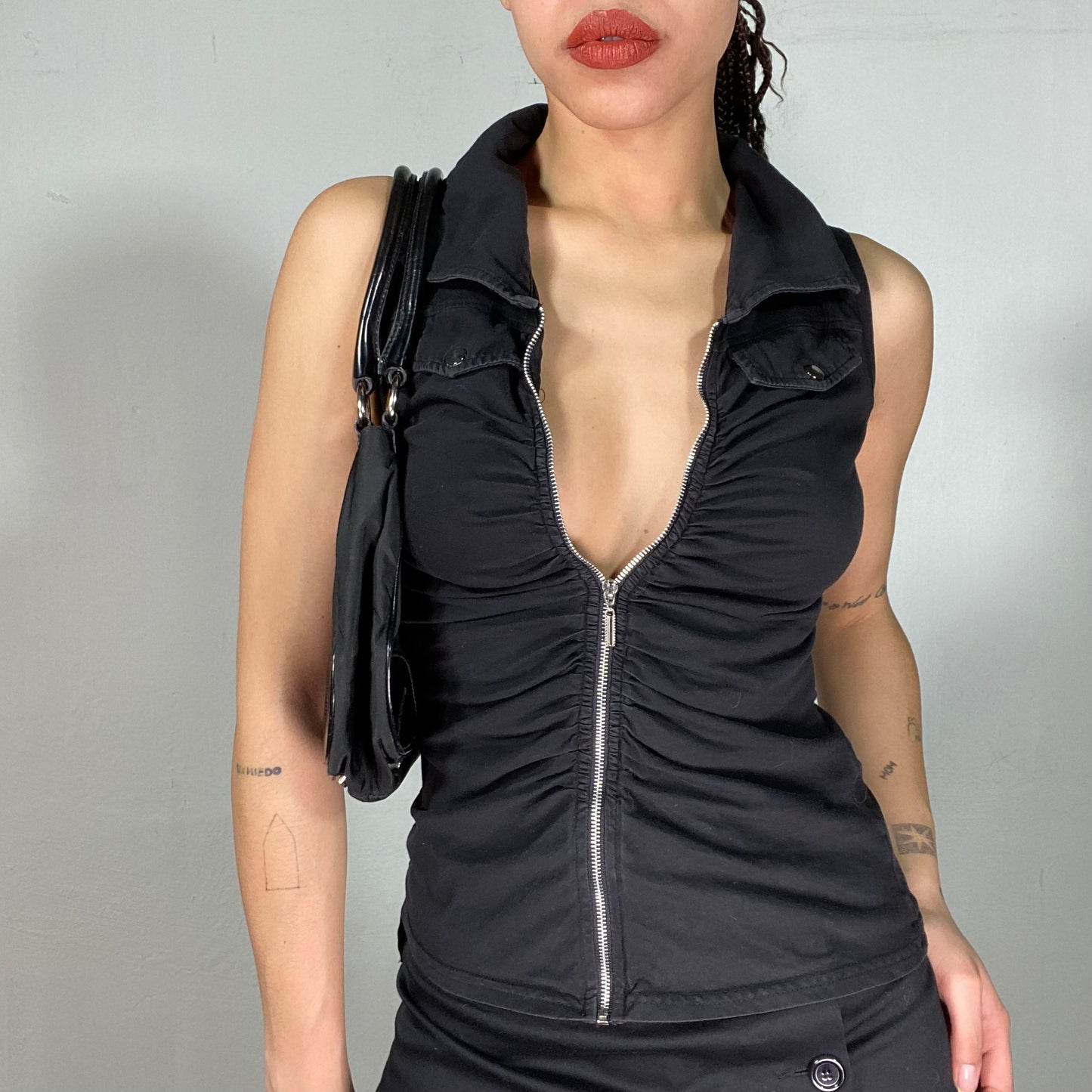 Vintage 2000's Model Off Duty Black Sleeveless Zipper Blouse (S)