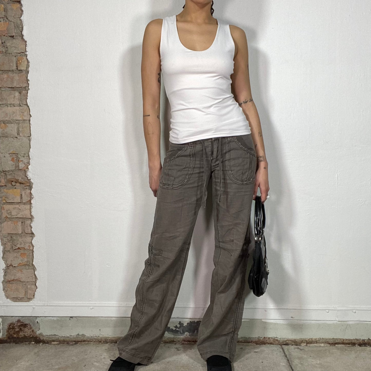 Vintage 2000's Grunge Grey Cargo Pants with Brown Details (XS/S)