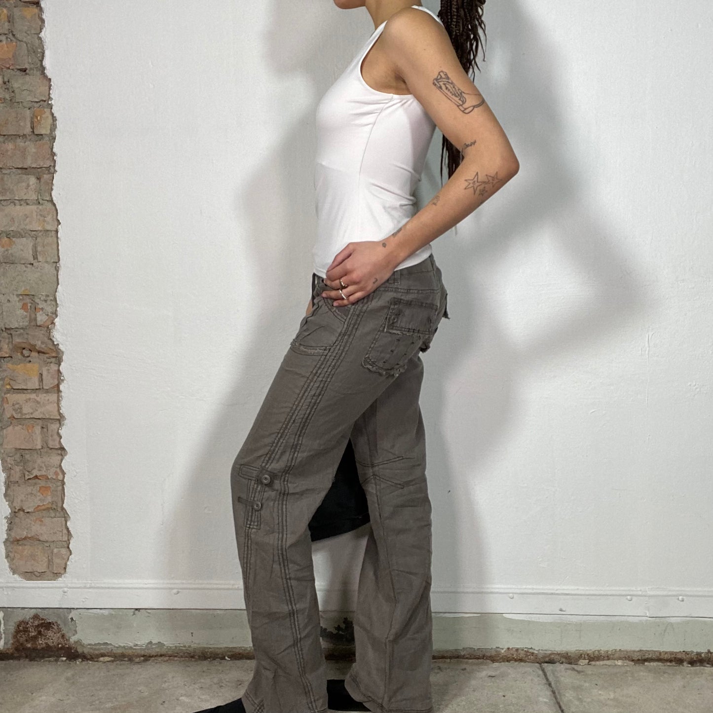 Vintage 2000's Grunge Grey Cargo Pants with Brown Details (XS/S)