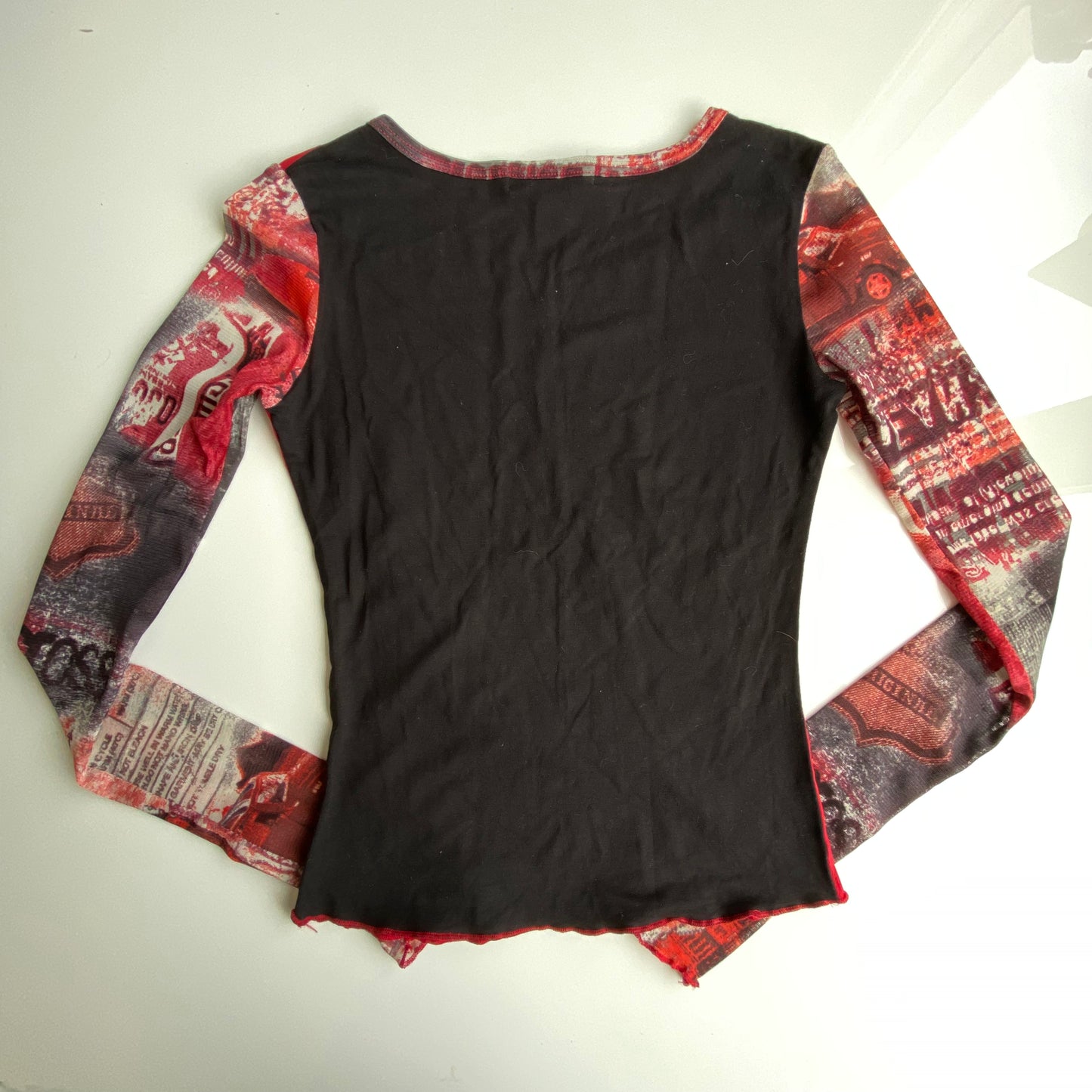 Vintage 90's Funky Red Mesh Graphic Long Sleeve Top (XS/S)