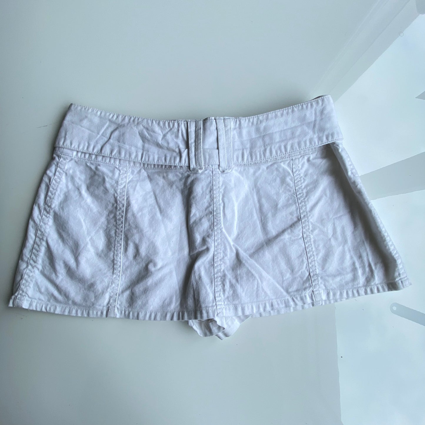 Vintage Y2K White Mini Skirt with Belt Buckle and Shorts Underneath (32 EU / UK 4 / US 0)