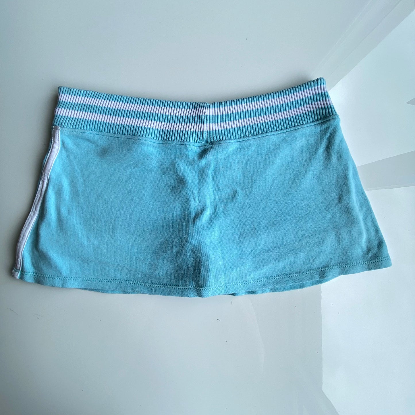 Vintage Y2K Sporty Light Blue Skirt with "Hawaii" Detail (S)