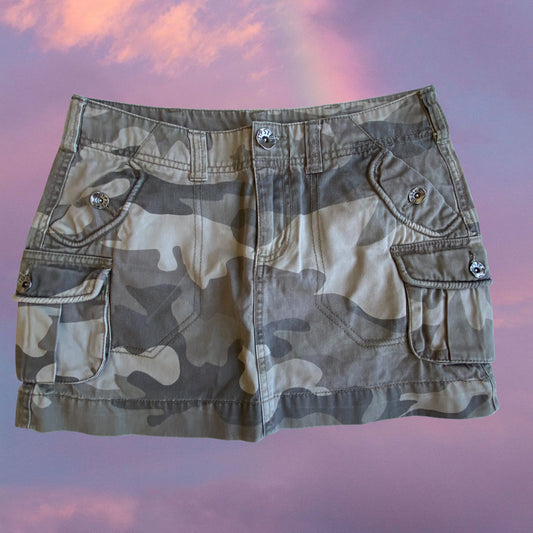 Vintage 90’s Grunge Camo Cargo Mini Skirt (XS)