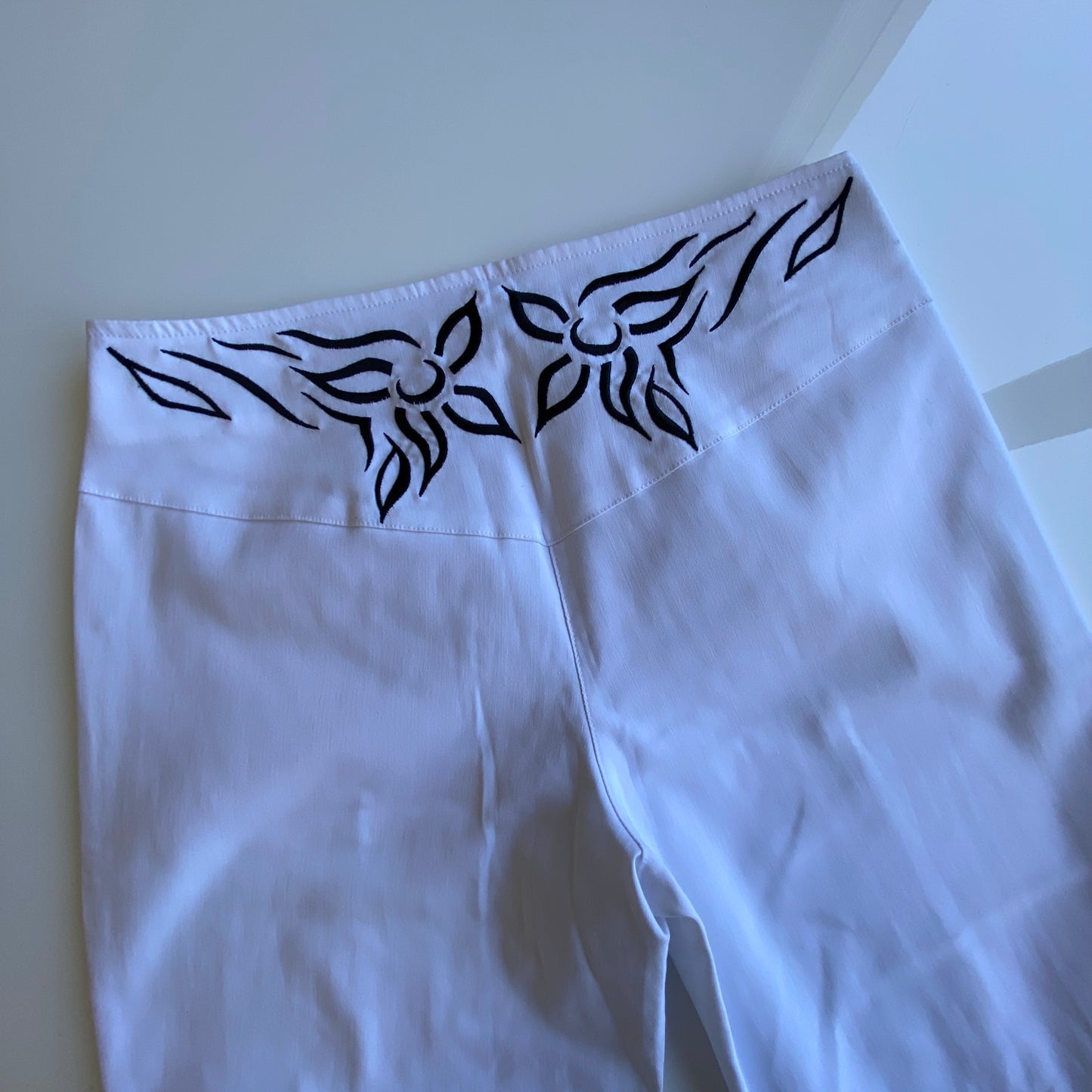 Vintage Y2K Clubwear White Low Waist Pants with Tribal Tramp Stamp Detail (S)