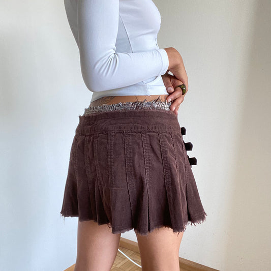 Vintage 90's Gilmore Girls Brown Cord Pleated Mini Skirt with Buckle Details (S/M)