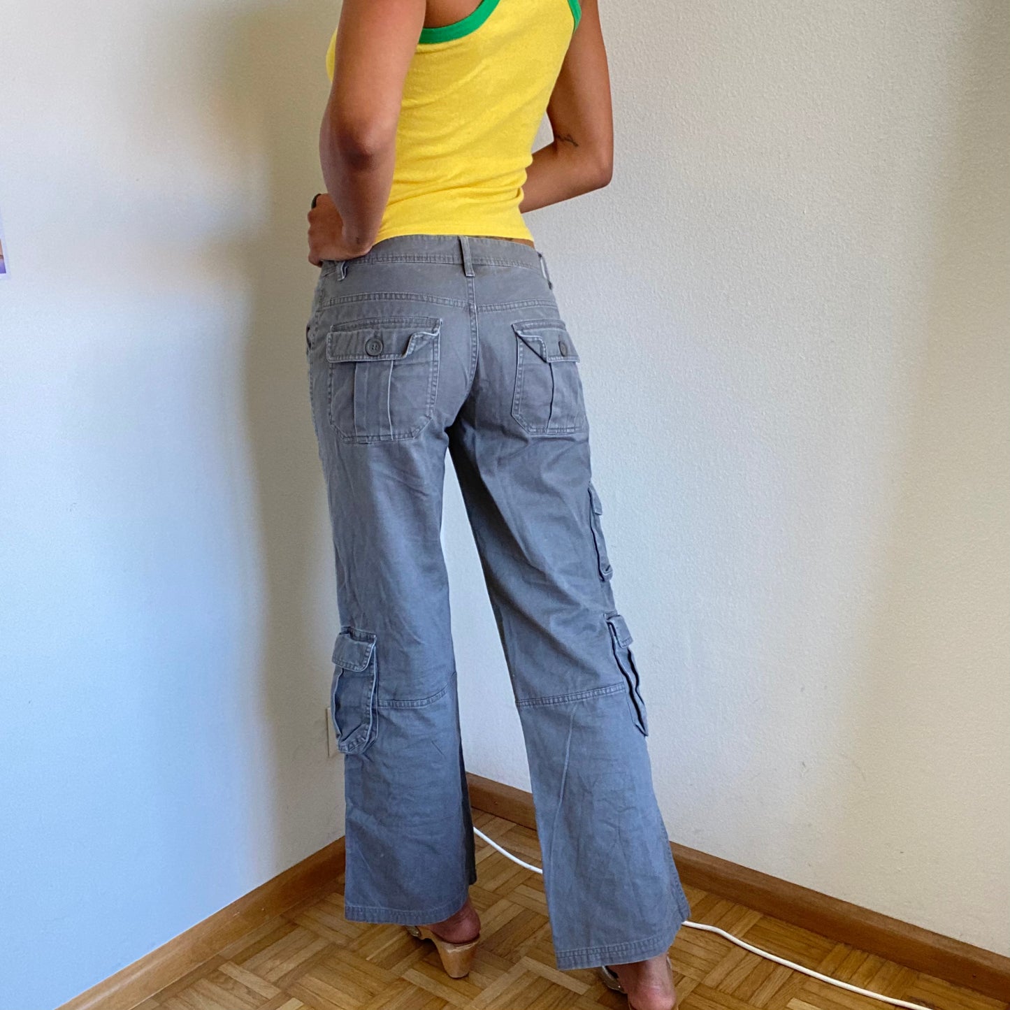 Vintage 90's Skater Grey Low Waisted Baggy Cargo Pants (S)