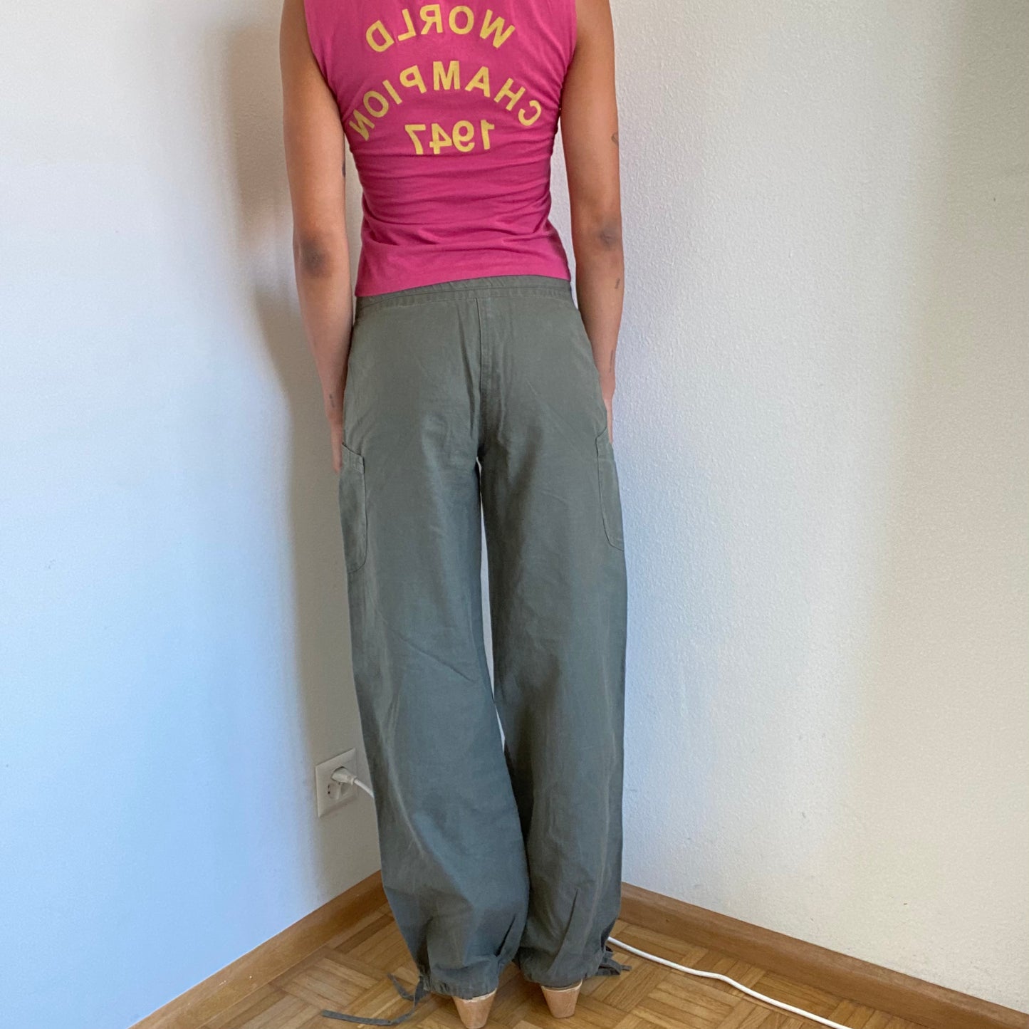 Vintage 90's Grunge Khaki Low Waist Baggy Cargo Pants (S)