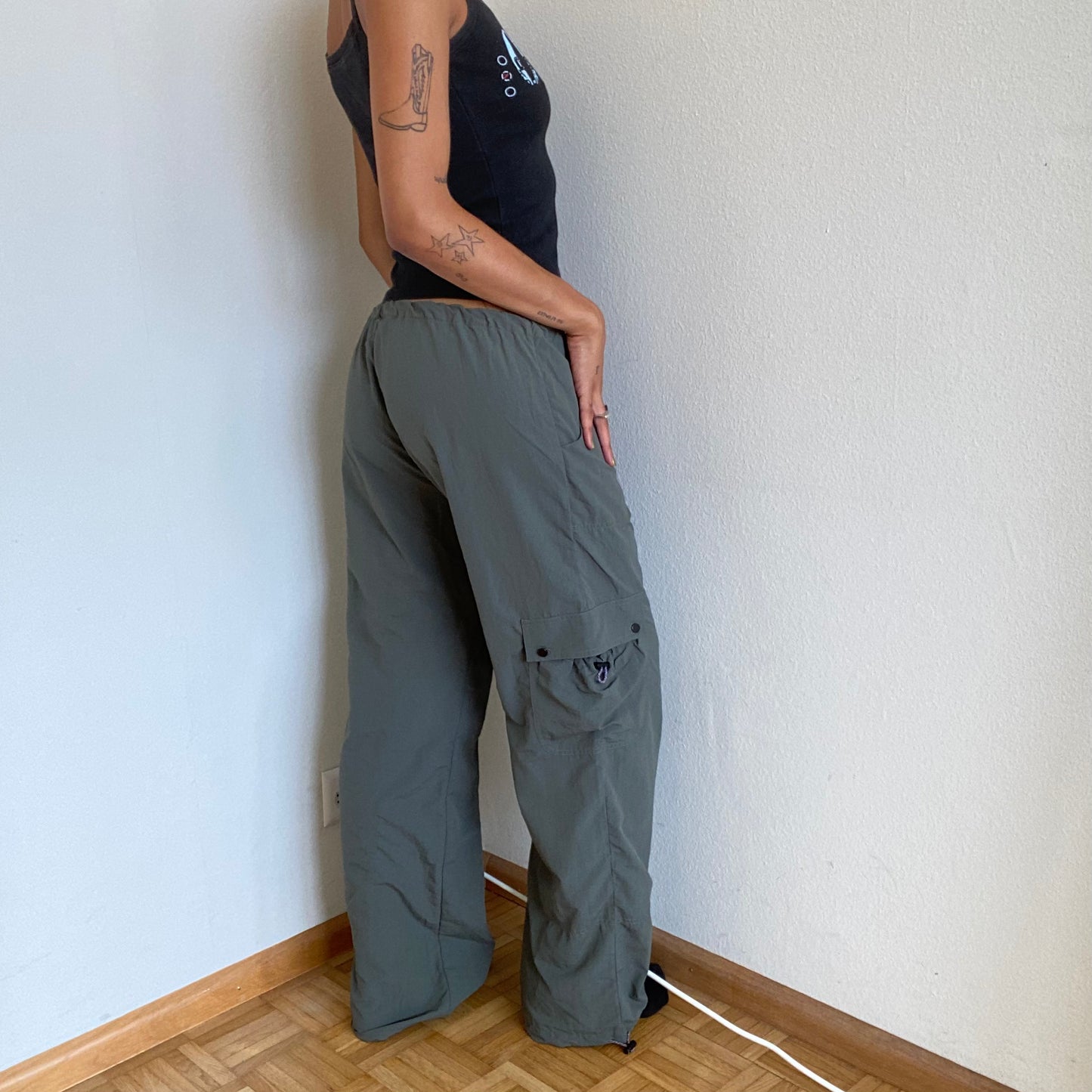 Vintage 90's Style Techwear Khaki Cargo Pants with Toggle (S/M)