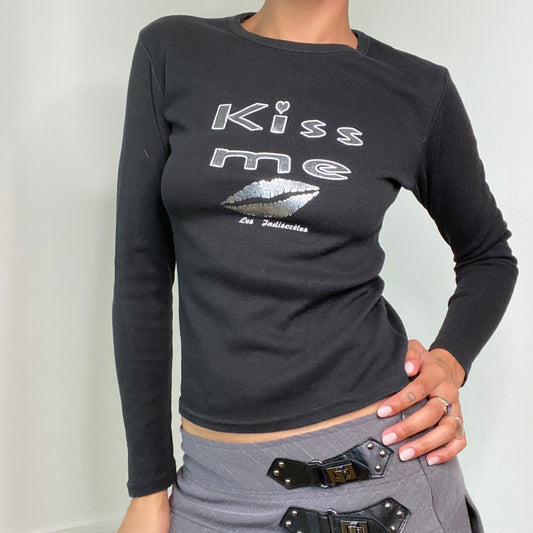 Vintage 90’s Skater Black Longsleeve With Silver 'Kiss Me' Print (S/M)