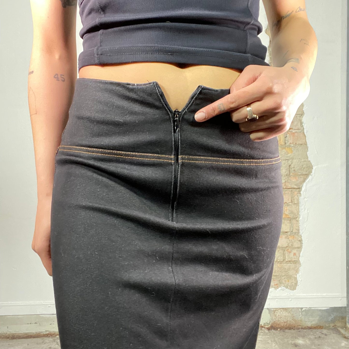 Vintage 2000's Downtown Girl Dark Denim Midi Skirt with Contrast Stitching (S)