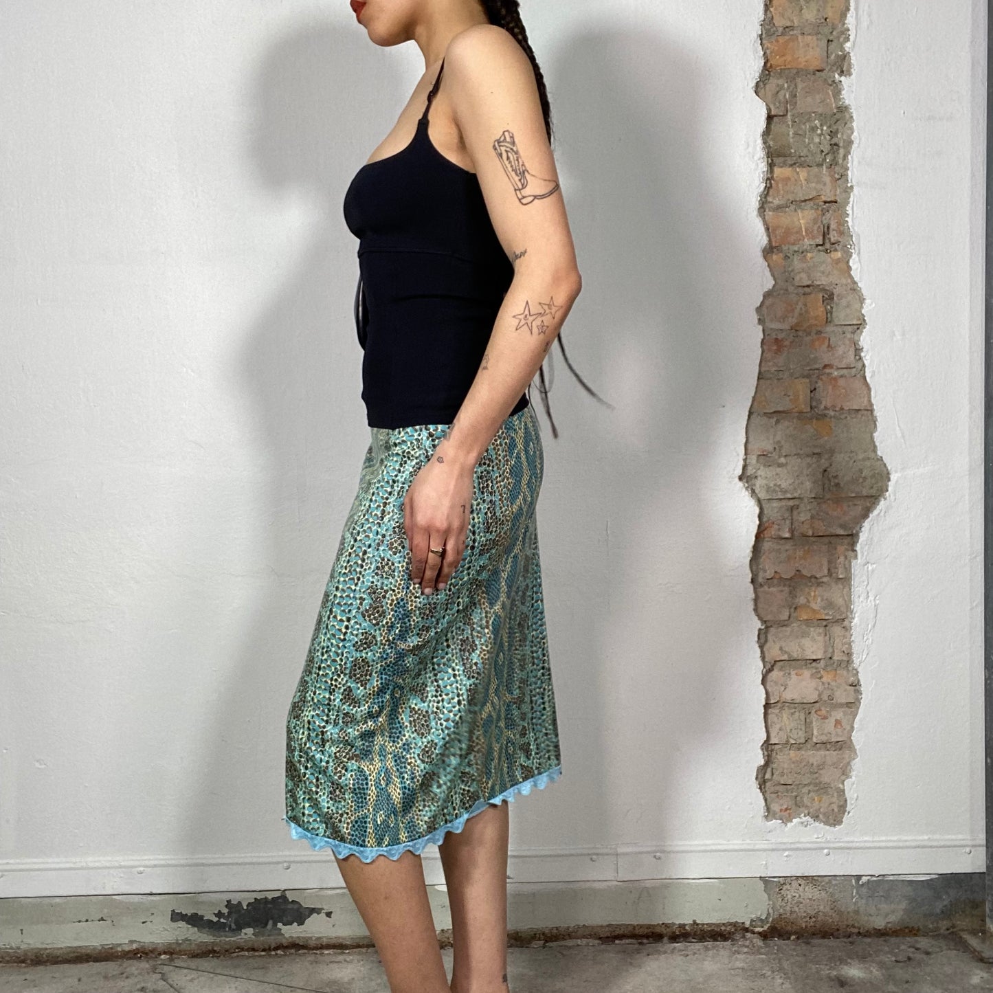 Vintage 2000's Funky Turquoise Snake Print Midi Skirt (S/M)