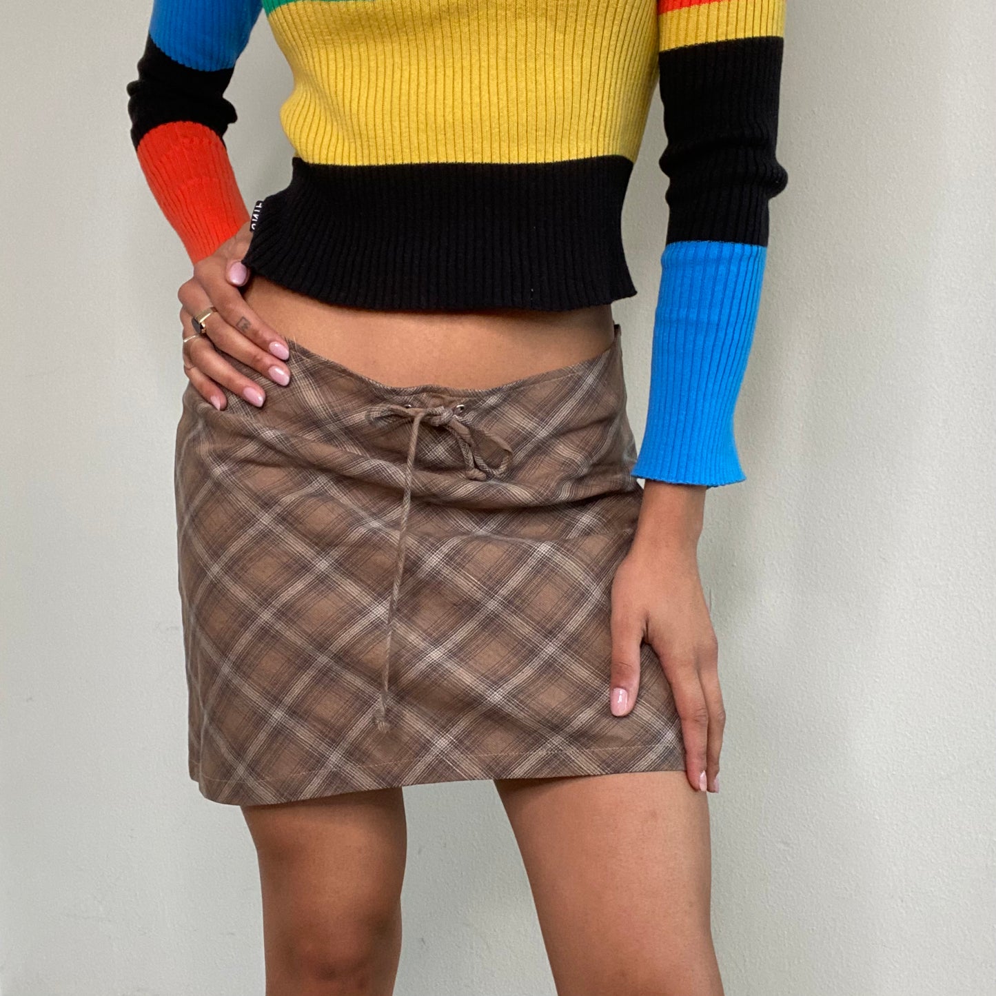 Vintage 90's Style Beige Plaid Mini Skirt (M/L)